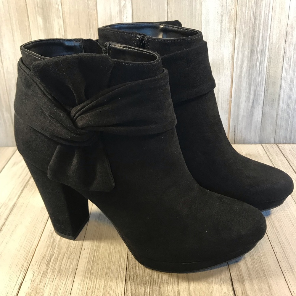 Lauren Conrad Eclair Black Booties Size 9